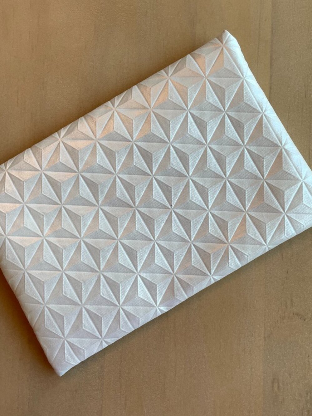 Entire Closet $5! Ipsy "Epcot Ball" White Pearl Geometric Textured Shimmer - Picture 5 of 9